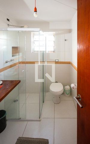 Casa à venda com 300m², 2 quartos e 2 vagasBanheiro