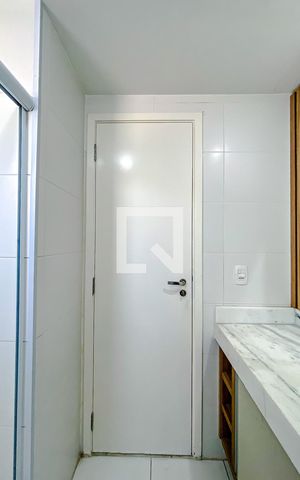Apartamento à venda com 101m², 2 quartos e 2 vagasBanheiro da Suíte
