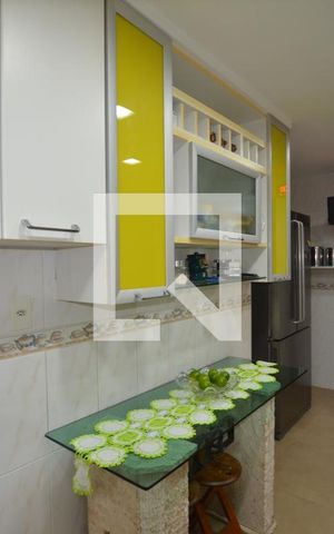 Apartamento à venda com 184m², 4 quartos e 2 vagasCozinha