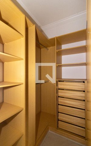 Apartamento à venda com 100m², 3 quartos e 2 vagas Apartamento à venda com 100m², 3 quartos e 2 vagasCloset