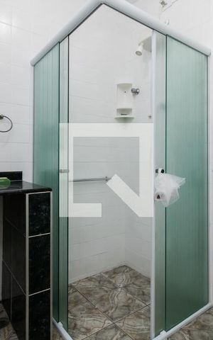 Casa para alugar com 130m², 2 quartos e 1 vaga Casa para alugar com 130m², 2 quartos e 1 vagaBanheiro