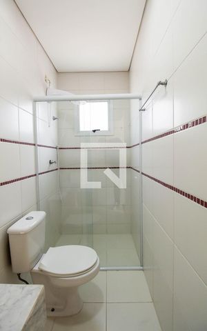 Casa à venda com 300m², 3 quartos e 2 vagas Casa à venda com 300m², 3 quartos e 2 vagasBanheiro da Suíte 1
