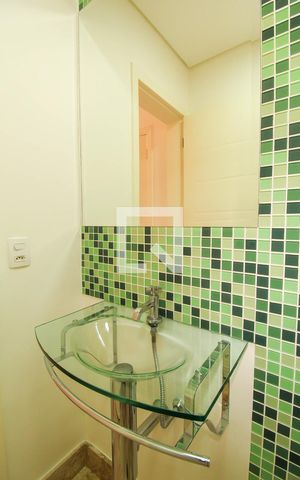 Casa à venda com 300m², 3 quartos e 2 vagas Casa à venda com 300m², 3 quartos e 2 vagasLavabo