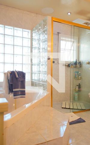 Casa à venda com 350m², 3 quartos e 2 vagasBanheiro da Suíte