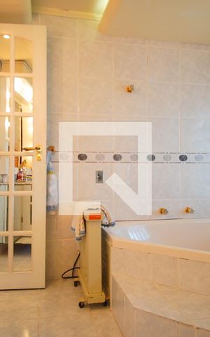 Casa à venda com 350m², 3 quartos e 2 vagasBanheiro da Suíte