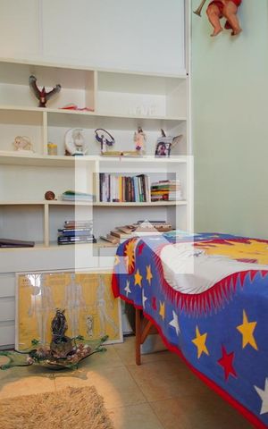 Casa à venda com 350m², 3 quartos e 2 vagasEscritório