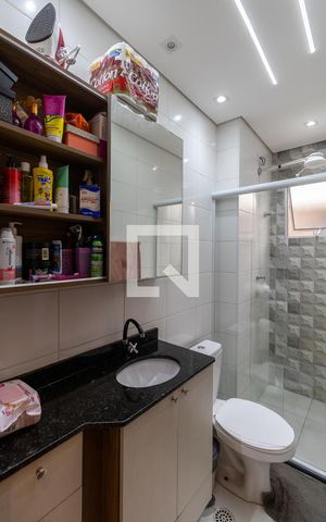 Apartamento à venda com 40m², 2 quartos e sem vaga Apartamento à venda com 40m², 2 quartos e sem vagaBanheiro