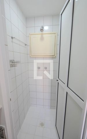 Studio à venda com 28m², 1 quarto e 1 vaga Studio à venda com 28m², 1 quarto e 1 vagaBanheiro