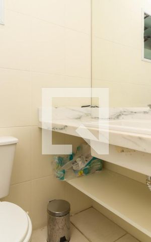 Apartamento para alugar com 60m², 2 quartos e 2 vagas Apartamento para alugar com 60m², 2 quartos e 2 vagasBanheiro
