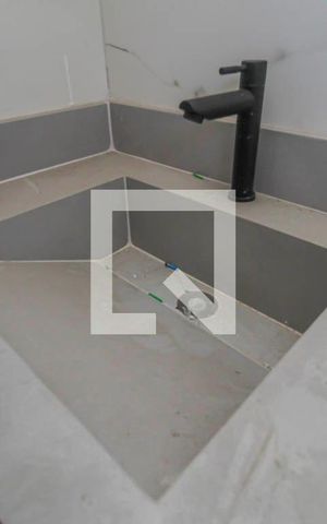 Casa de condomínio para alugar com 70m², 2 quartos e 1 vaga Casa de condomínio para alugar com 70m², 2 quartos e 1 vagaBanheiro 2