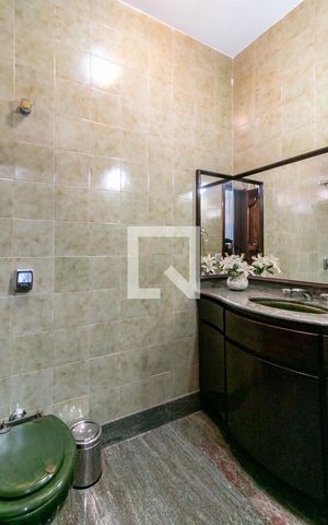 Apartamento à venda com 270m², 4 quartos e 1 vaga Apartamento à venda com 270m², 4 quartos e 1 vagaLavabo
