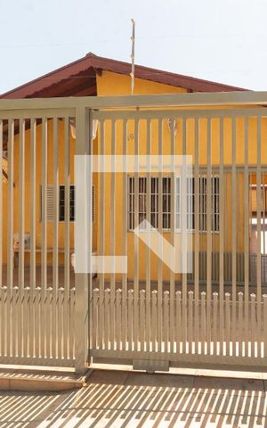 Casa para alugar com 185m², 3 quartos e 5 vagas Casa para alugar com 185m², 3 quartos e 5 vagasFachada