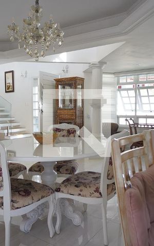 Casa para alugar com 600m², 3 quartos e 5 vagasSala