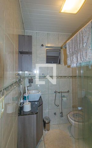 Casa à venda com 350m², 5 quartos e 5 vagas Casa à venda com 350m², 5 quartos e 5 vagasBanheiro da Suíte 1
