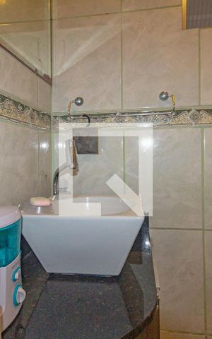 Casa à venda com 350m², 5 quartos e 5 vagas Casa à venda com 350m², 5 quartos e 5 vagasBanheiro da Suíte 1
