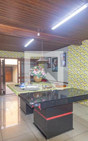 Casa à venda com 350m², 5 quartos e 5 vagas Casa à venda com 350m², 5 quartos e 5 vagasSala de Jogos