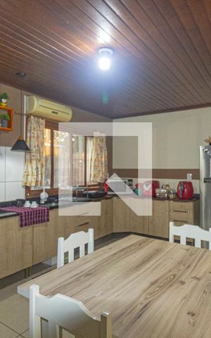 Casa à venda com 350m², 5 quartos e 5 vagas Casa à venda com 350m², 5 quartos e 5 vagasCozinha