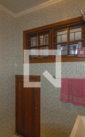 Casa à venda com 350m², 5 quartos e 5 vagas Casa à venda com 350m², 5 quartos e 5 vagasBanheiro da Suíte 2