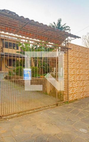 Casa à venda com 350m², 5 quartos e 5 vagas Casa à venda com 350m², 5 quartos e 5 vagasVista da Rua