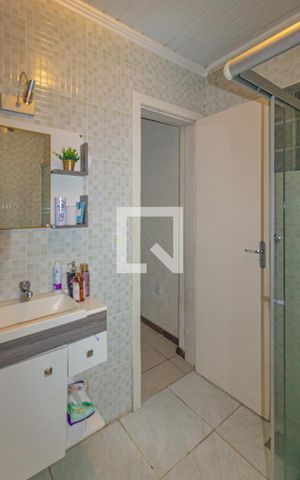 Casa à venda com 350m², 5 quartos e 5 vagas Casa à venda com 350m², 5 quartos e 5 vagasBanheiro da Suíte 2