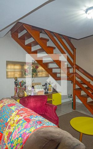 Casa à venda com 350m², 5 quartos e 5 vagas Casa à venda com 350m², 5 quartos e 5 vagasSala