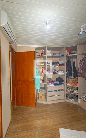 Casa à venda com 350m², 5 quartos e 5 vagas Casa à venda com 350m², 5 quartos e 5 vagascloset da Suíte 4 e 5