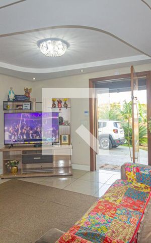 Casa à venda com 350m², 5 quartos e 5 vagas Casa à venda com 350m², 5 quartos e 5 vagasSala