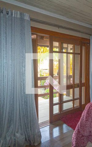 Casa à venda com 350m², 5 quartos e 5 vagas Casa à venda com 350m², 5 quartos e 5 vagasSuíte 5