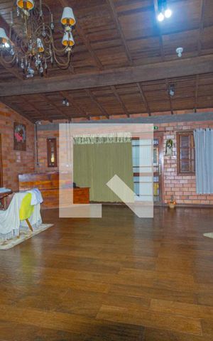 Casa à venda com 350m², 5 quartos e 5 vagas Casa à venda com 350m², 5 quartos e 5 vagasCasa 2/fundos