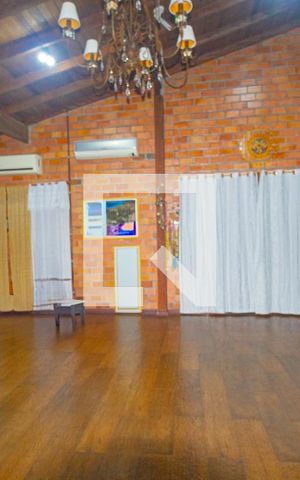 Casa à venda com 350m², 5 quartos e 5 vagas Casa à venda com 350m², 5 quartos e 5 vagasCasa 2/fundos