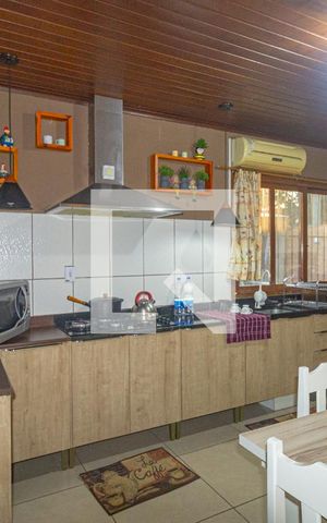 Casa à venda com 350m², 5 quartos e 5 vagas Casa à venda com 350m², 5 quartos e 5 vagasCozinha - Armários
