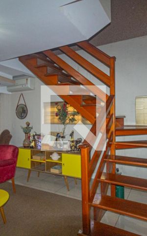 Casa à venda com 350m², 5 quartos e 5 vagas Casa à venda com 350m², 5 quartos e 5 vagasSala