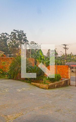 Casa à venda com 350m², 5 quartos e 5 vagas Casa à venda com 350m², 5 quartos e 5 vagasPátio da frente