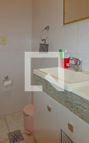 Casa à venda com 350m², 5 quartos e 5 vagas Casa à venda com 350m², 5 quartos e 5 vagasBanheiro da Suíte 4