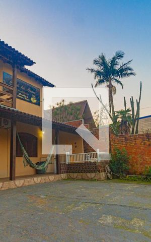 Casa à venda com 350m², 5 quartos e 5 vagas Casa à venda com 350m², 5 quartos e 5 vagasFachada