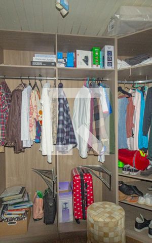 Casa à venda com 350m², 5 quartos e 5 vagas Casa à venda com 350m², 5 quartos e 5 vagascloset da Suíte 4 e 5