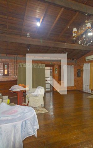 Casa à venda com 350m², 5 quartos e 5 vagas Casa à venda com 350m², 5 quartos e 5 vagasCasa 2/fundos