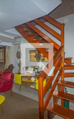 Casa à venda com 350m², 5 quartos e 5 vagas Casa à venda com 350m², 5 quartos e 5 vagasSala