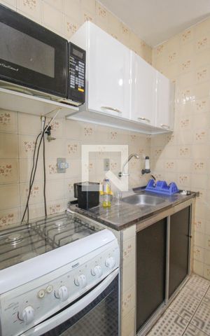 Apartamento à venda com 40m², 1 quarto e 1 vaga Apartamento à venda com 40m², 1 quarto e 1 vagaCozinha e Área de Serviço