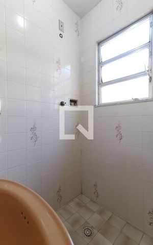 Casa para alugar com 100m², 2 quartos e 1 vaga Casa para alugar com 100m², 2 quartos e 1 vagaBanheiro de Serviço