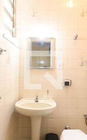 Casa para alugar com 100m², 2 quartos e 1 vaga Casa para alugar com 100m², 2 quartos e 1 vagaBanheiro