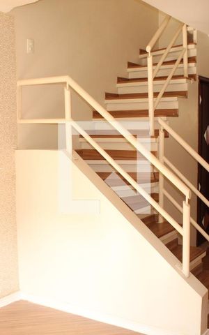 Casa de condomínio para alugar com 130m², 3 quartos e 2 vagasSala