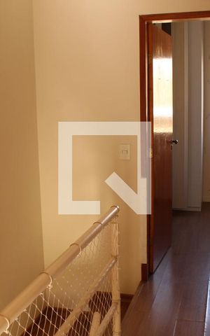 Casa de condomínio para alugar com 130m², 3 quartos e 2 vagasCorredor