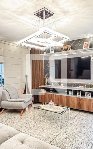 Casa à venda com 161m², 3 quartos e 4 vagas Casa à venda com 161m², 3 quartos e 4 vagasSala