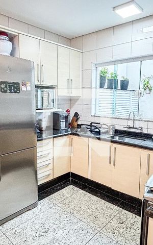 Casa à venda com 161m², 3 quartos e 4 vagas Casa à venda com 161m², 3 quartos e 4 vagasCozinha