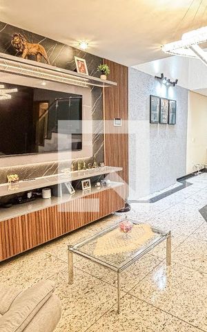 Casa à venda com 161m², 3 quartos e 4 vagas Casa à venda com 161m², 3 quartos e 4 vagasSala