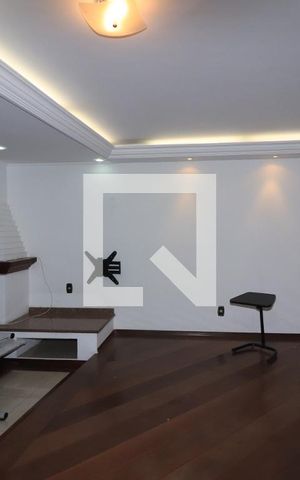 Casa à venda com 300m², 3 quartos e 3 vagasSala de TV