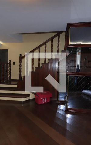 Casa à venda com 300m², 3 quartos e 3 vagasSala de TV