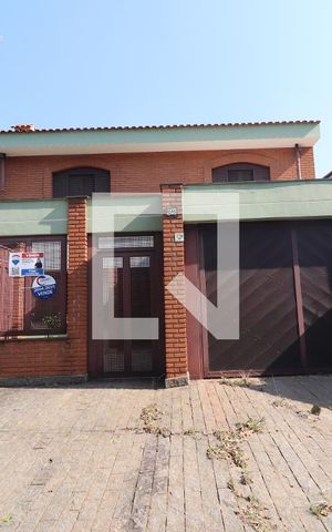 Casa à venda com 300m², 3 quartos e 3 vagasFachada