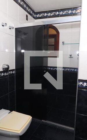 Casa à venda com 300m², 3 quartos e 3 vagasBanheiro da Suíte